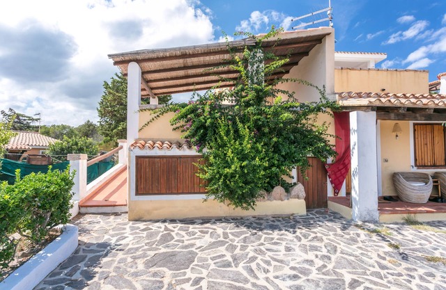 Holiday Home Close to the Beach with Terrace & Sea View; Pets Allowed