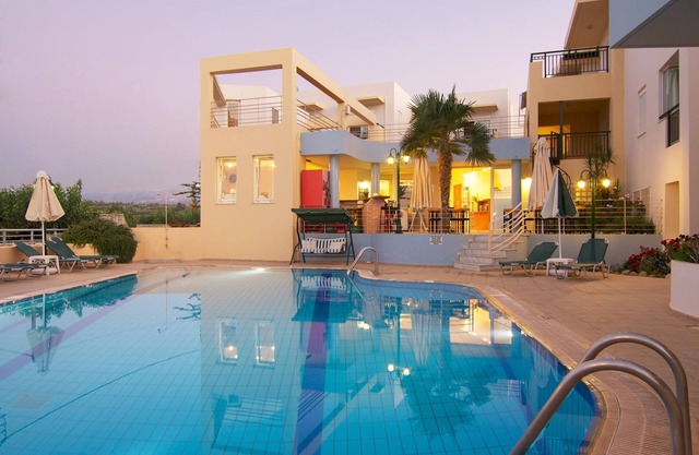 Holiday home complex with pool, close to the sea, wifi | Sfakaki, Crete
