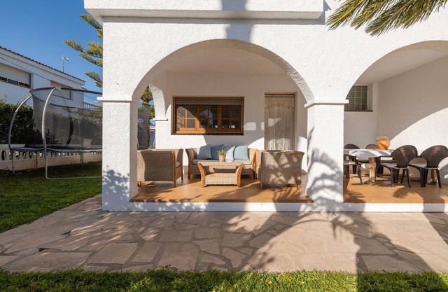 Holiday Home 'Deltabahia' with Shared Pool, Wi-Fi and Air Conditioning