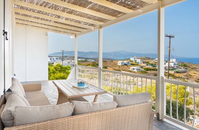 Holiday Home 'Gaia Seaview Residence Irakleia' with Sea View, Wi-Fi and Air Conditioning