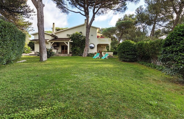 Holiday Home 'Garden House' with Private Garden, Wi-Fi and Air Conditioning
