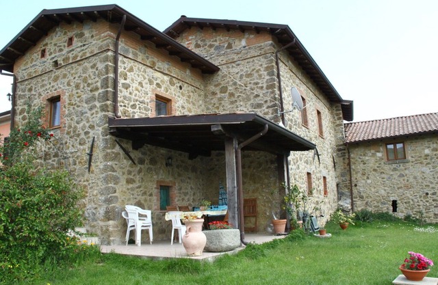 Holiday Home in Canossa with Swimming Pool, Garden and Patio