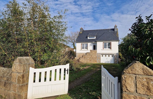 Holiday Home in Port-Blanc near Les Dunes Beach