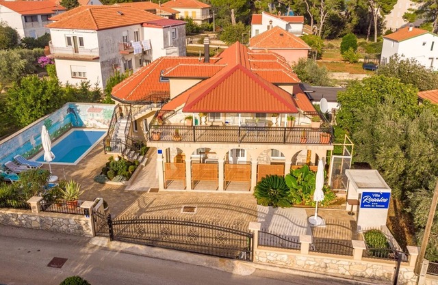 Holiday Home in Ugljan with Terrace, Air condition, WIFI, Washing machine (4679-2)