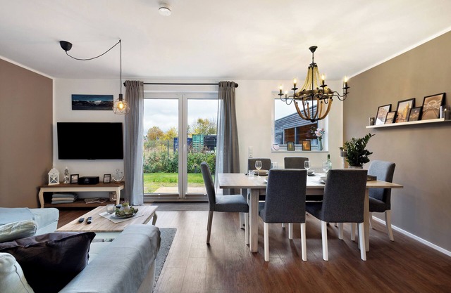 Holiday Home 'Küsten-Bude' with Private Terrace, Private Garden and Wi-Fi