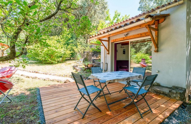 Holiday Home 'Les Taillades' with Shared Pool, Private Terrace and Wi-Fi