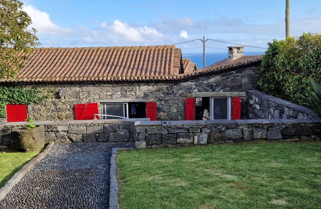 Holiday Home 'Ponta Da Amora' with Sea View, Wi-Fi and Air Conditioning