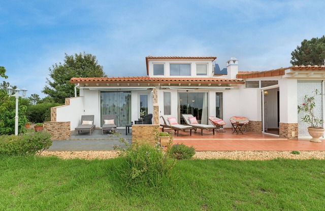 Holiday Home 'Sobreirinho - Selão Da Eira' with Sea View, Shared Pool and Wi-Fi