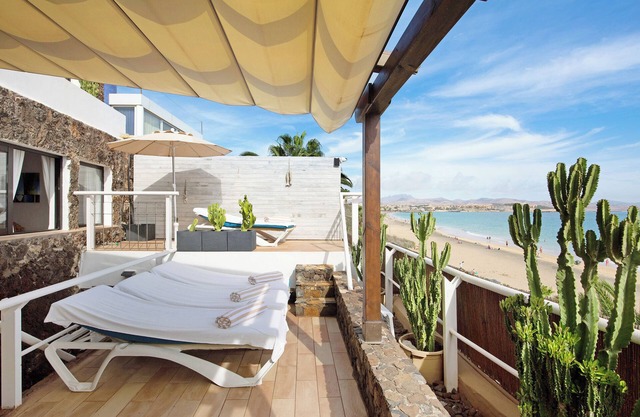 Holiday Home "Torre 4" with Sea View, Terrace & Wi-Fi