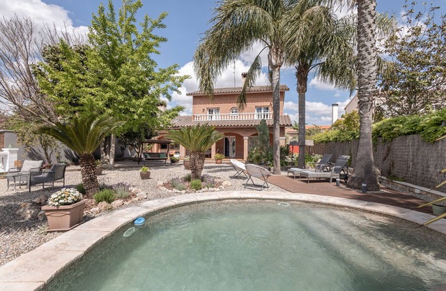Holiday Home 'Vineyard Vista Retreat - Casa Rural' with Vineyard View and Air Conditioning
