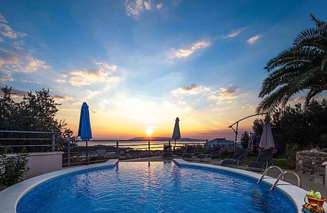 Holiday home with an outdoor pool, air conditioning and Internet