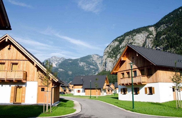 Holiday home with indoor pool, spa, children's playground and a private sauna in the holiday village