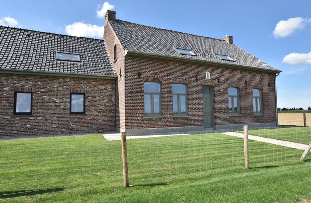 Holiday Home with pond in Poperinge