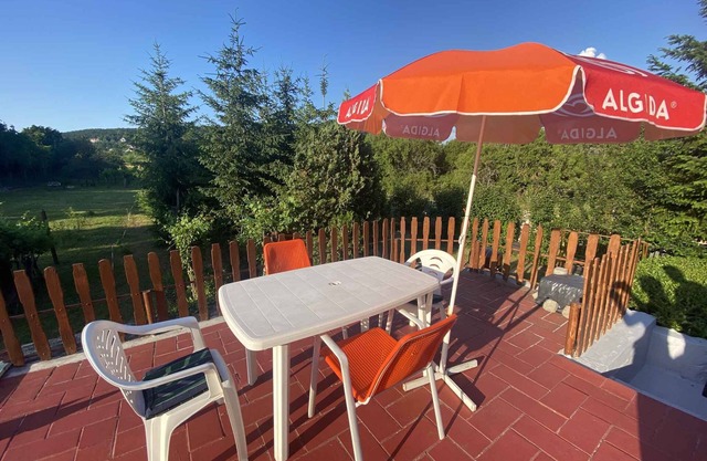 Holiday home with swing and garden shower
