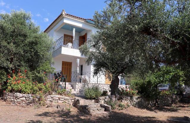 Holiday house amid olive groves, sea view, wifi | Messenia, Peloponnese