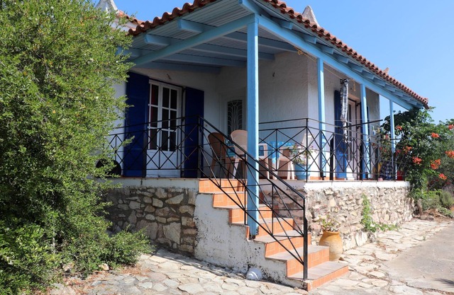 Holiday house amid olive groves, sea view, wifi | Messenia, Peloponnese