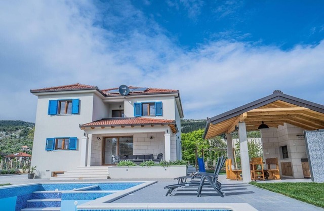 Holiday house Donji Prolozac for 1 - 10 persons with 5 bedrooms - Holiday house