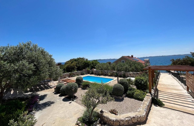 Holiday house Dobropoljana for 1 - 6 persons with 2 bedrooms - Holiday house
