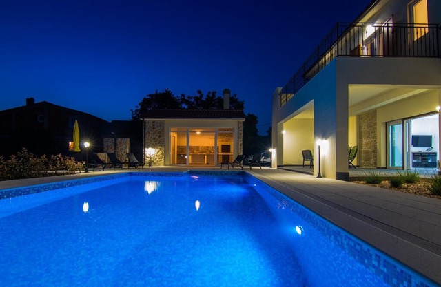 Holiday house Dobrinj for 1 - 8 persons with 3 bedrooms - Holiday home