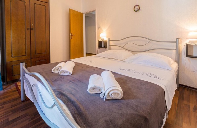 Holiday house Drivenik for 2 - 6 persons with 3 bedrooms - Holiday home