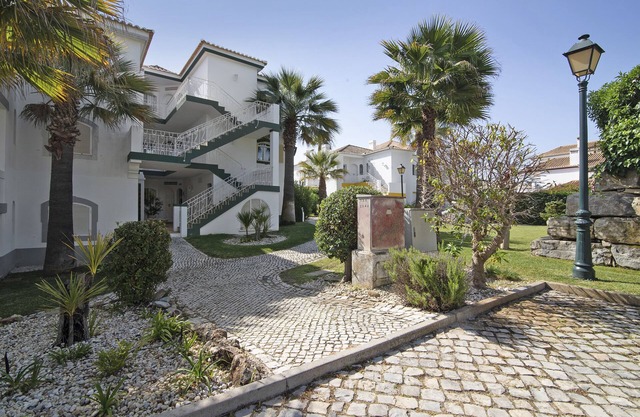Holiday House 'Encosta do Lago - Great Views' with Pool, Terrace & Wi-Fi