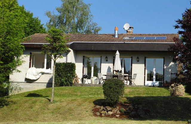 Holiday house in Auvergne surrounded by a large and beautiful garden