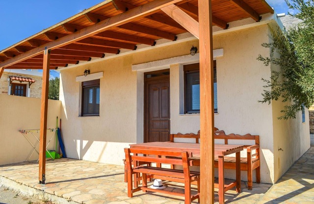 Holiday house in the country, pool, close to the sea, wifi | Triopetra, Crete