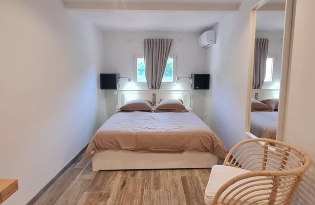 Holiday house Le Pradet for 1 - 7 persons with 1 bedroom - Farmhouse