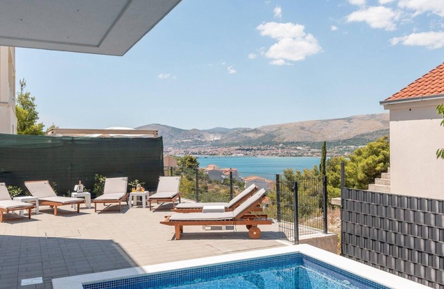 Holiday house Mastrinka for 1 - 8 persons with 4 bedrooms - Holiday home