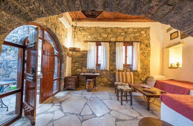 Holiday Plaka Persons Bedrooms 