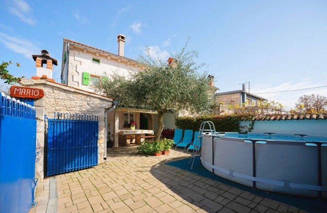 Holiday house Svetvinčenat for 1 - 5 persons with 2 bedrooms - Twin house