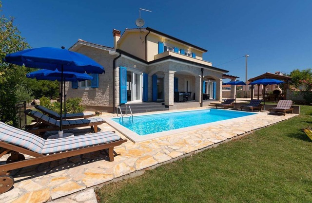 Holiday house with pool and three bedrooms near Poreč