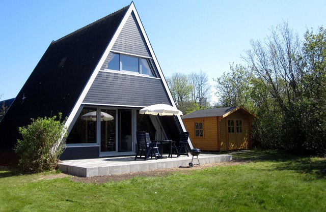 Holiday house with modern and new equipment, for families, near the beach, WiFi