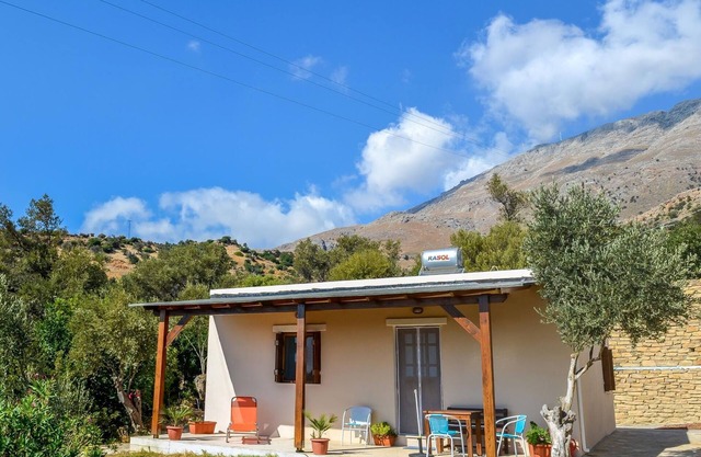 Holiday house with pool, large garden, idyllic and calm, wifi | Triopetra, Crete