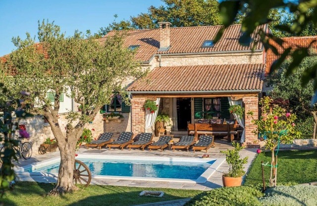Holiday house Zemunik for 1 - 10 persons with 4 bedrooms - Holiday house
