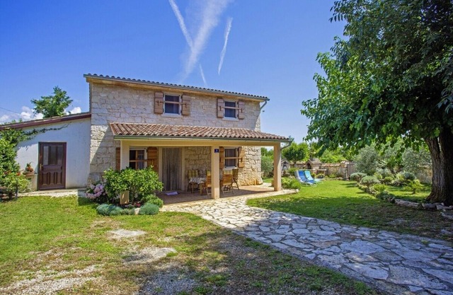 Holiday house Zvana * private garden, terrace, BBQ, free WiFi, 3 km to the sea