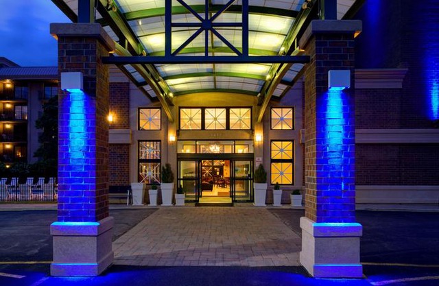 Holiday Inn Express Schaumburg-Rolling Meadows