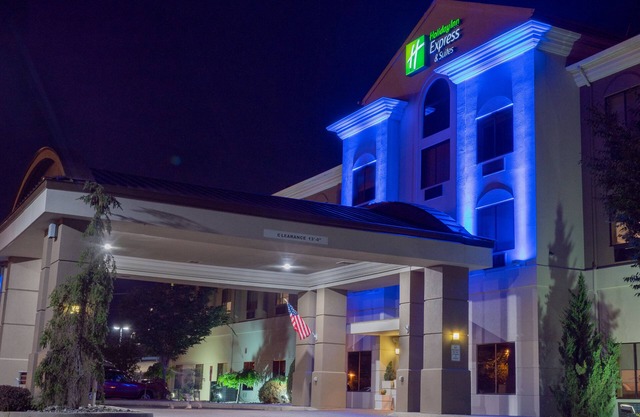 Holiday Inn Express and Suites Newton by IHG
