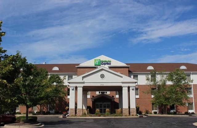 Holiday Inn Express Hotel & Suites Chicago-Algonquin