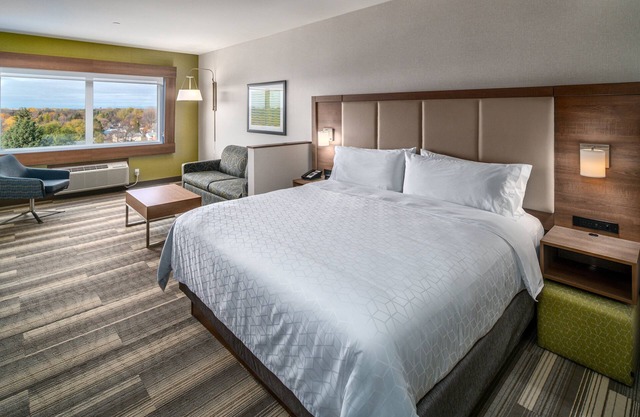Holiday Inn Express & Suites Brandon by IHG