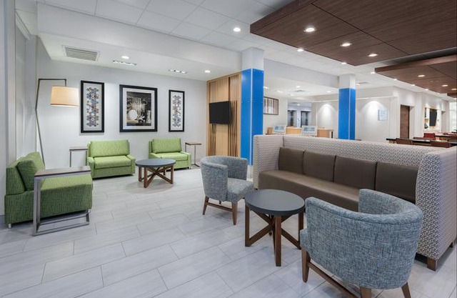 Holiday Inn Express & Suites Bryan, An IHG Hotel