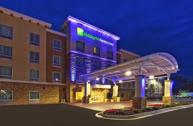Holiday Inn Express & Suites Ann Arbor West by IHG