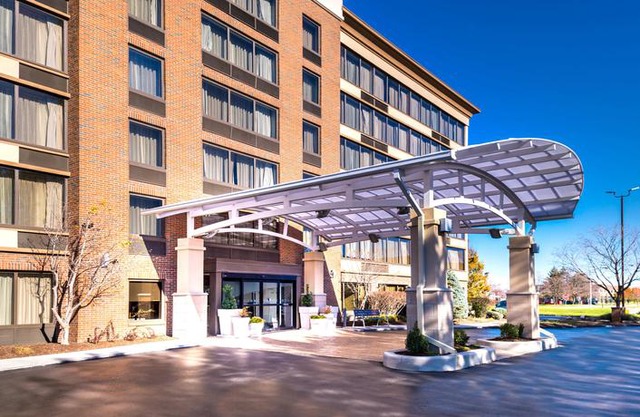 Holiday Inn Hotel & Suites Warren