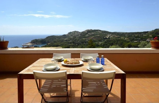 Holiday rental apartment with swimming pool in Begur, Aiguablava