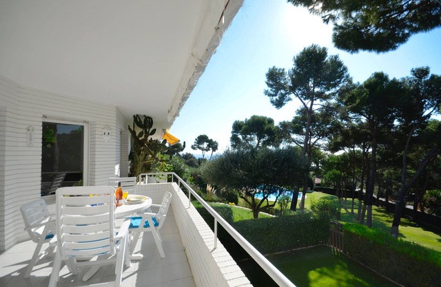 Holiday rental apartment with swimming pool in Begur, Aiguablava