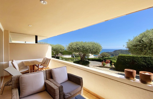 Holiday rental apartment with swimming pool in Begur, Aiguablava