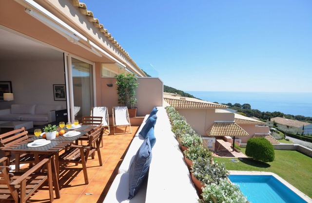 Holiday rental apartment with swimming pool in Begur, Aiguablava