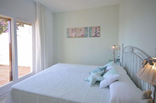 Holiday rental apartment with swimming pool in Begur, Aiguablava