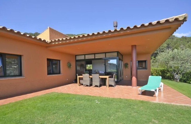 Holiday rental villa with swimming pool in Begur, Aiguablava