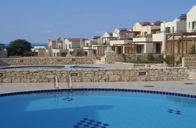 Holiday villa, close to the beach, with swimming pool and mountain views